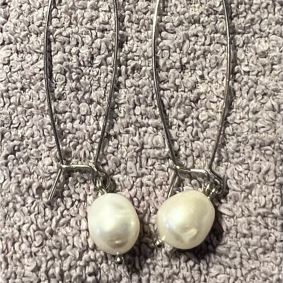 New pearl earrings - Picture 1 of 1